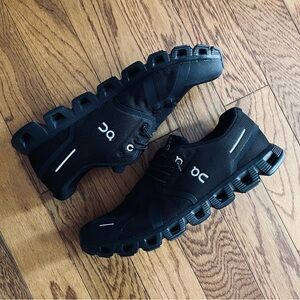 BRAND NEW On Cloud 5 Running Athletic Shoes